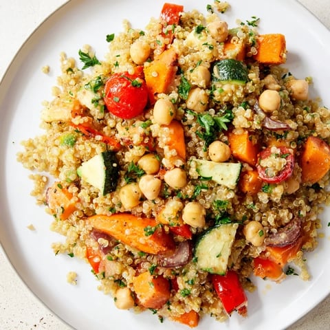 Beautifully golden roasted vegetables and fluffy quinoa in this refreshing Quinoa Power Salad.